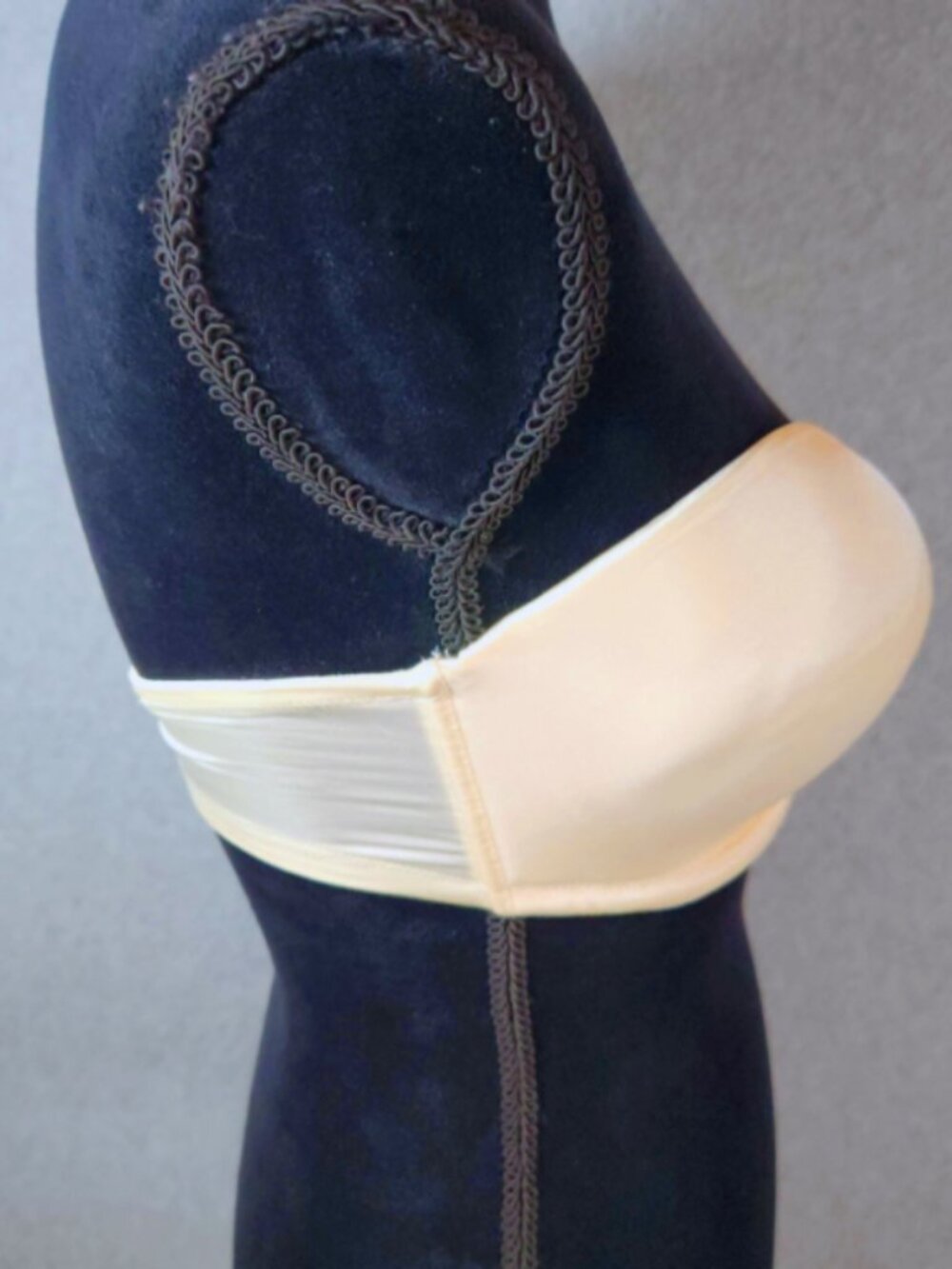 WonderBra Strapless Padded Underwired Plunge 36D Ivory Satin MISSING STRAPS 7262 - Picture 2 of 8